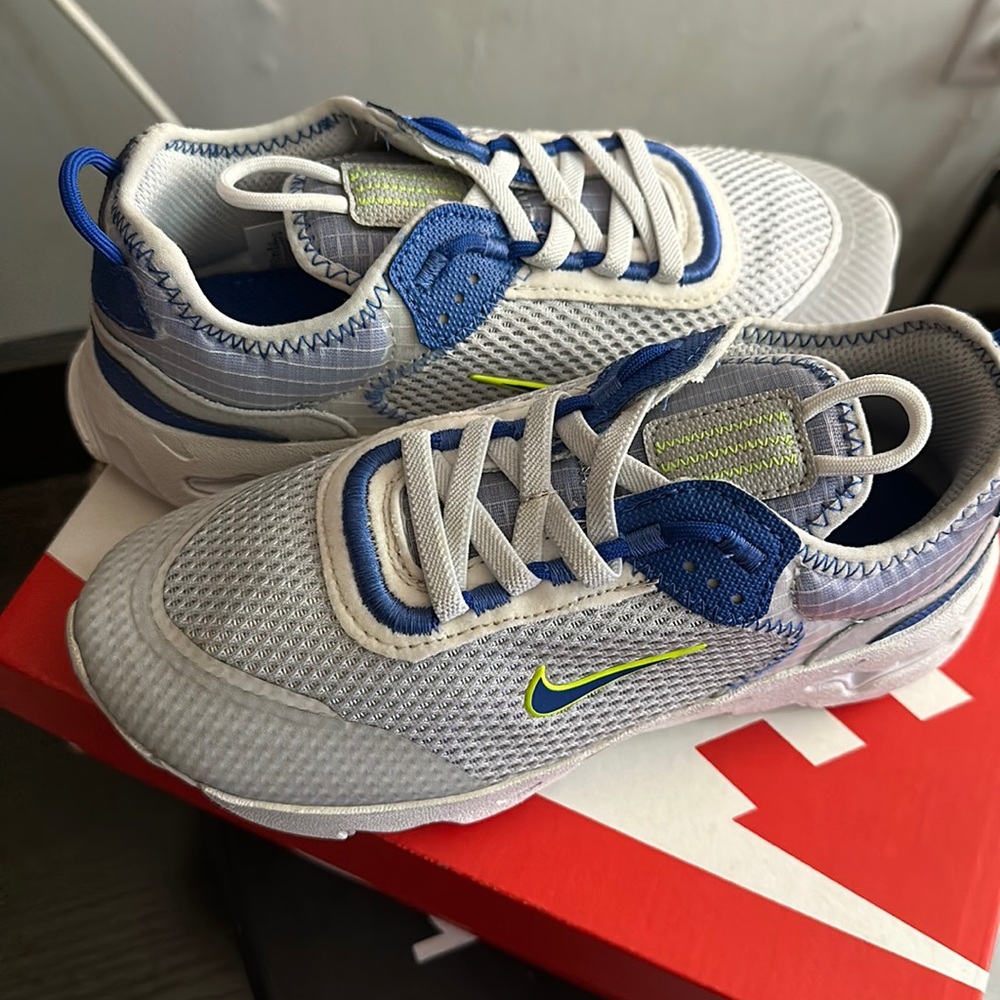 Brand new kids Nike sneakers Size 1.